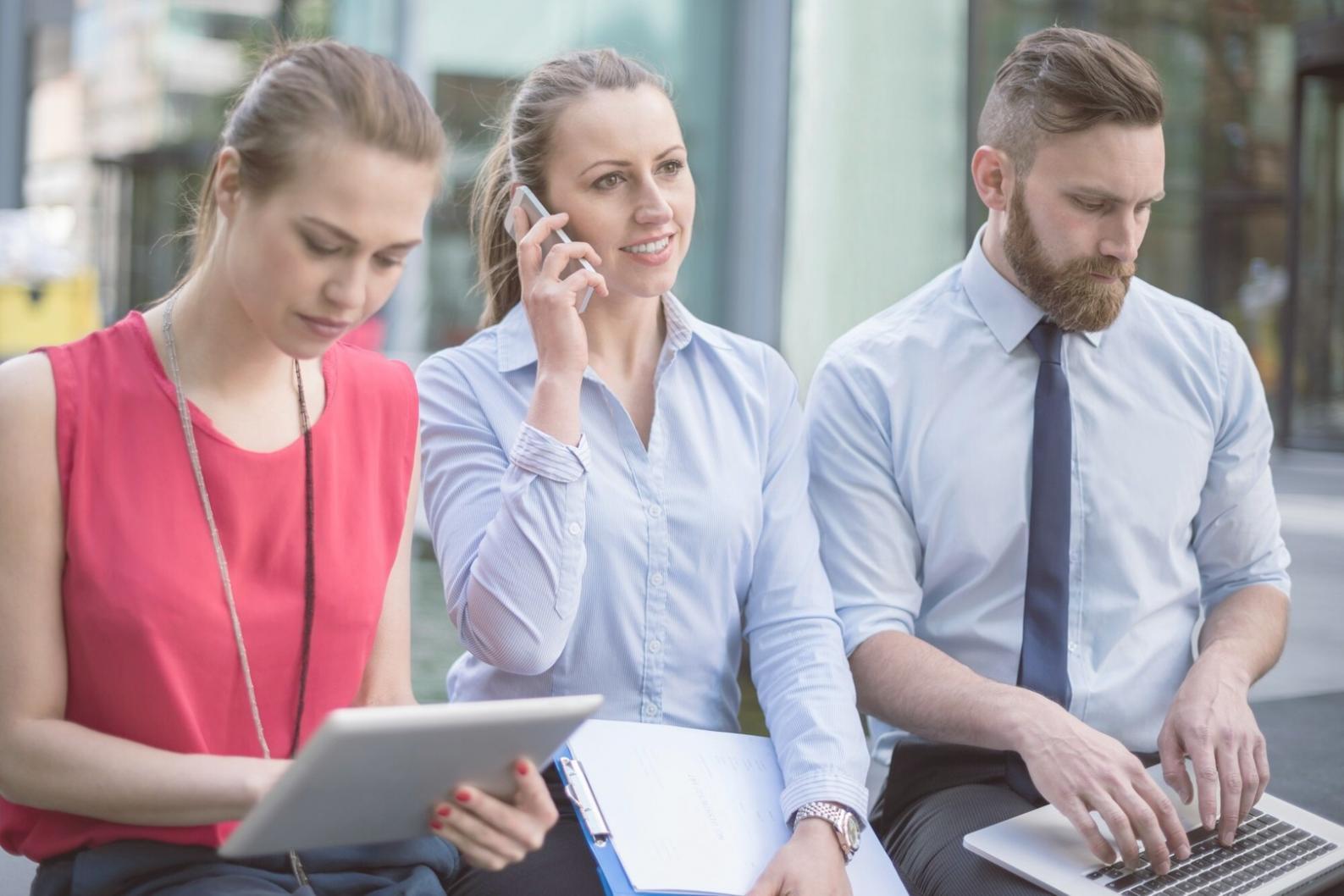 Aula de formación preparada para sesión presencial del programa bancario